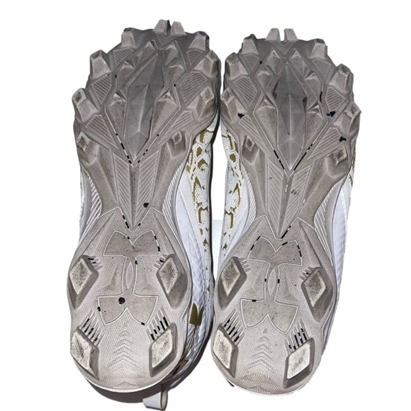 under armor- Gold and white football cleats - Picture 5 of 7